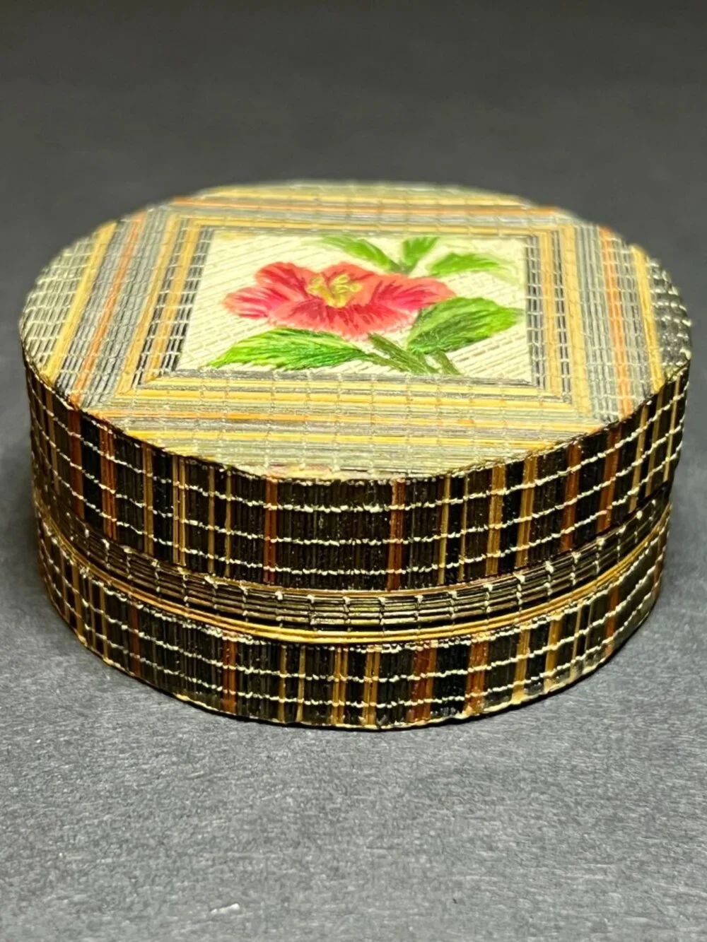 VTG Straw Marquetry Embroidered Floral Round Lined Jewelry Trinket Box 1 x 2.25